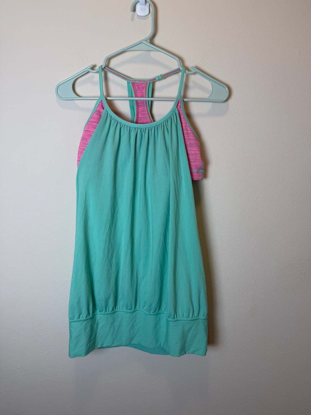 Lululemon No Limits Tank Top Mint Green Hot Pink Stripe Built-In Bra Size 8
